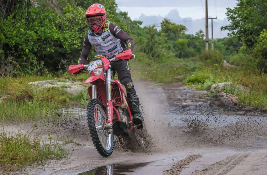  Chuva surpreende pilotos das motos no primeiro dia do Rally Piocerá 2023
