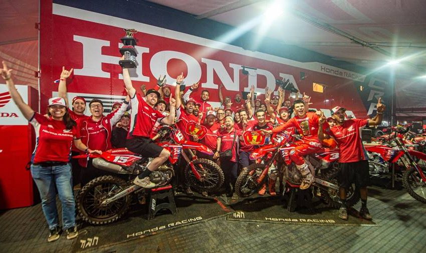  Honda Racing comemora titulos das principais categorias do Arena Cross 2025